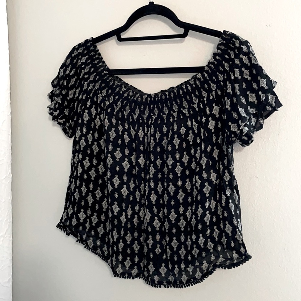 Black & White Off The Shoulder Top Size: L